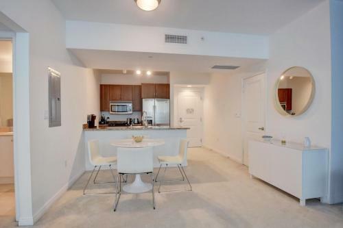 New One Bedroom In Lux Condo Casa Costa