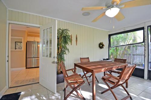 Paradise Beach - West 2414