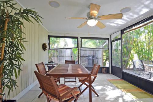 Paradise Beach - West 2414