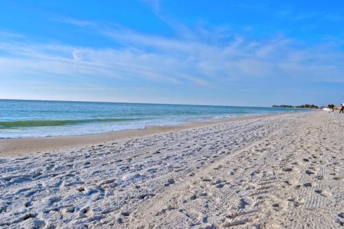 Paradise Beach - West 2414