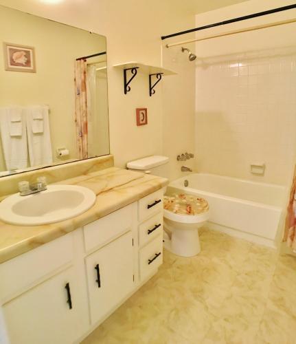 Beach Bungalow - East 2205