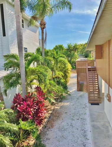 Beach Bungalow - East 2205