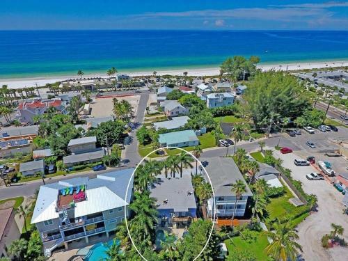 Beach Getaway Pool Condo Between The Island Marina And Beach