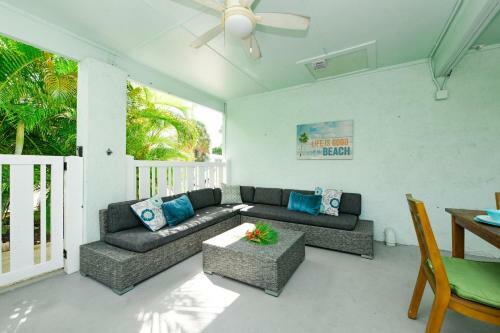 Bimini Breeze By Ami Locals