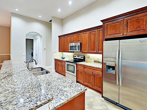 New Listing! Upscale Home With Caged Pool & Lanai Home