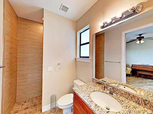 New Listing! Upscale Home With Caged Pool & Lanai Home