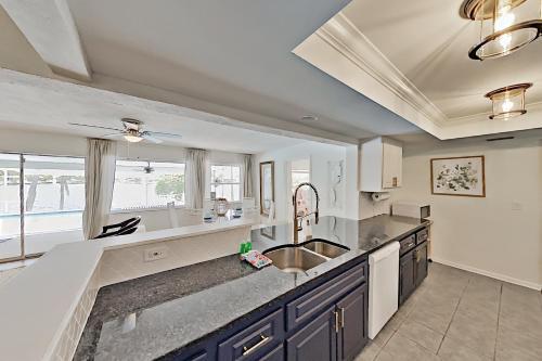 Luxe Waterfront Home With Private Dock & Pool! Home