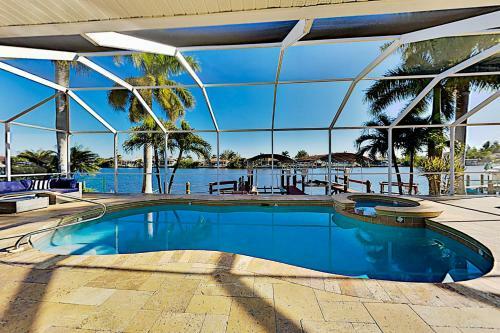 Canal-front Home - Pool & Hot Tub - Private Dock Home