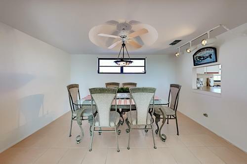 Apartamento Sunset - Waterfront Retreat - Heated Pool & Dock Duplex