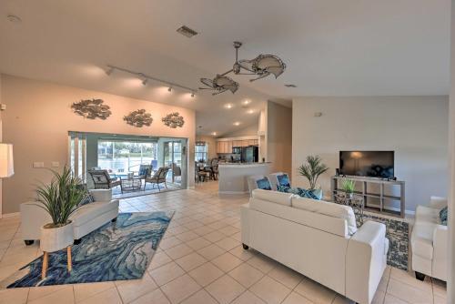 Canalfront Cape Coral Escape With Pool, Dock And Kayaks