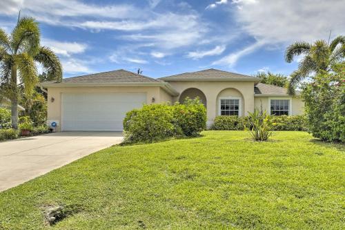Single-story Cape Coral Home Golf And Grill!