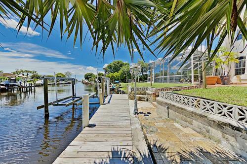 Villa Euphoria - 2-unit Canal Retreat With Pool Home