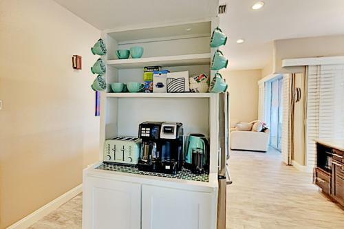Lavish Canal-front Getaway With Heated Pool & Dock Home