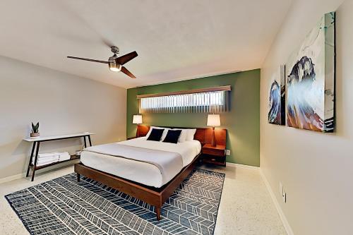 Canal-front Villa - Pool, Dock, Direct Gulf Access Home