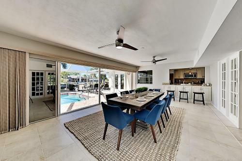 Canal-front Villa - Pool, Dock, Direct Gulf Access Home