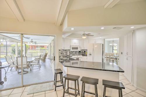 Canalfront Cape Coral Getaway With Boat Lift!
