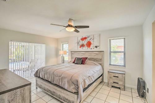 Canalfront Cape Coral Getaway With Boat Lift!