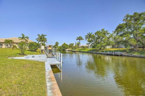 Canalfront Cape Coral Getaway With Boat Lift!