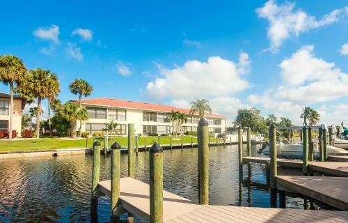 Gulf Access #c 2-bedroom W/ Heated Pool
