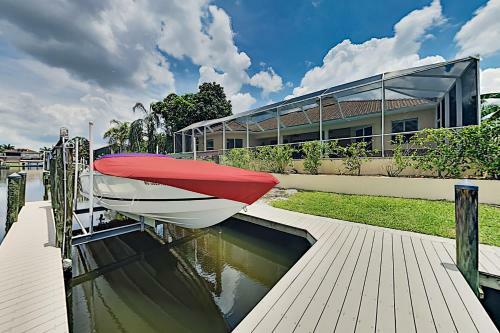 Upscale Canal Home With Dock, 5-minute Walk To Beach Home