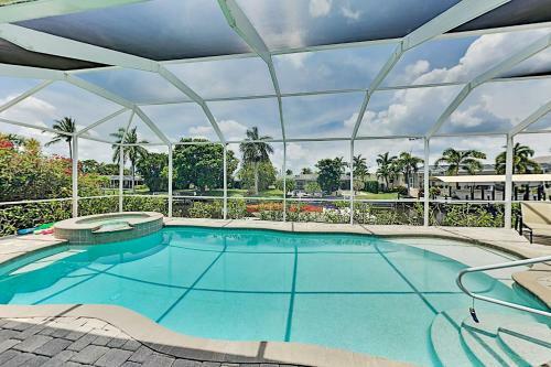 Upscale Canal Home With Dock, 5-minute Walk To Beach Home