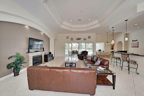 Upscale Canal Home With Dock, 5-minute Walk To Beach Home