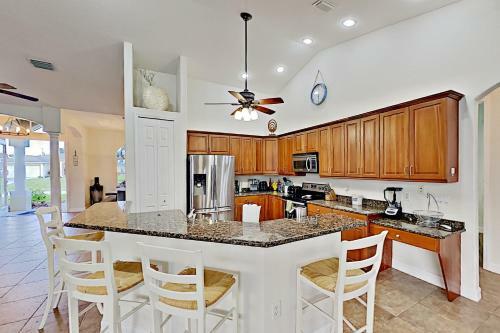 Stylish Getaway - Screened Lanai With Heated Pool Home