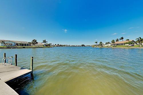 Large Lakefront Oasis With Private Pool & Dock Home