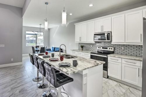 Relaxing Canalside Oasis With Lanai And Backyard!