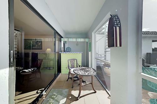 Apartamento Coral & Sandal - 2 Waterfront Units - Pool & Lanai Duplex