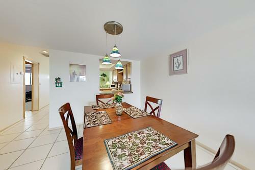 Apartamento Coral & Sandal - 2 Waterfront Units - Pool & Lanai Duplex