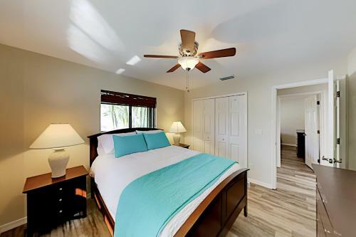 Tropical Gem - Heated Pool, Office, Prime Location Home