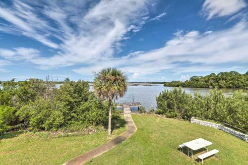 Cedar Key Duplex Home With Dock And Stellar Ocean View