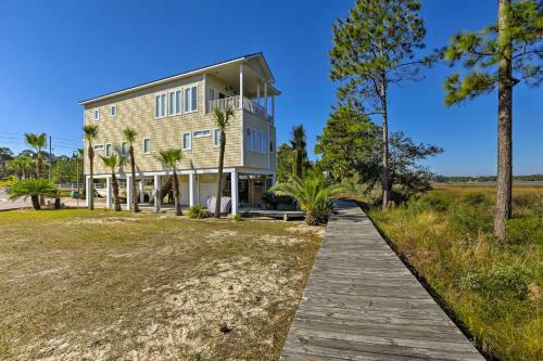 Riverfront Carrabelle Home With Patio And Private Dock