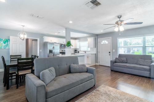 Bright & Airy Clearwater House 5 Miles To Beach! Home