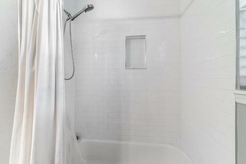 Bright & Airy Clearwater House 5 Miles To Beach! Home