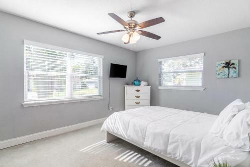 Bright & Airy Clearwater House 5 Miles To Beach! Home