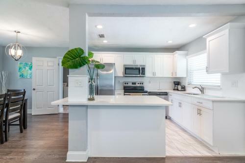 Bright & Airy Clearwater House 5 Miles To Beach! Home