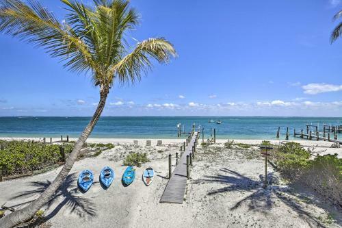 Oceanfront Island Escape With Golf Cart And Decks