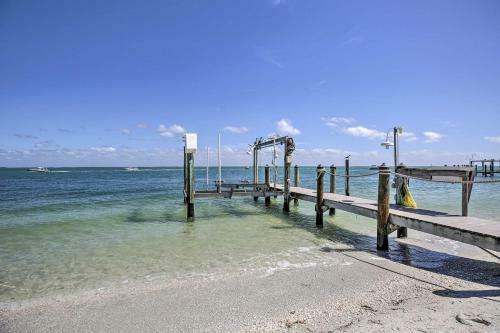 Oceanfront Island Escape With Golf Cart And Decks