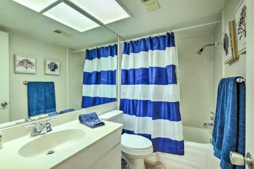 Apartamento Indian Shores Condo With Balcony And Pool Access!