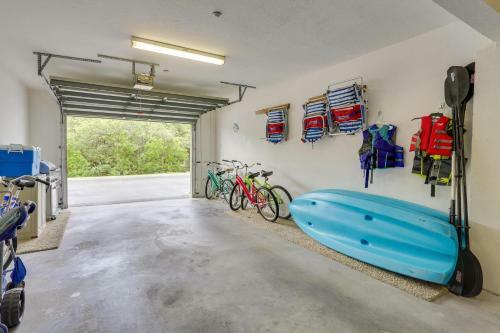 Mariner's Pointe - Classy Condo, Steps To Beach, Large Balcony
