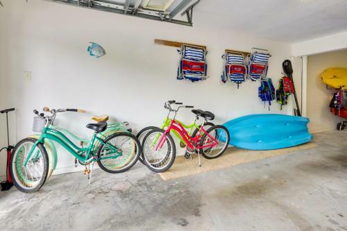 Mariner's Pointe - Classy Condo, Steps To Beach, Large Balcony