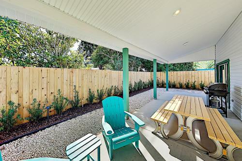 Coastal Getaway - Game Room - Stroll To Beach Home