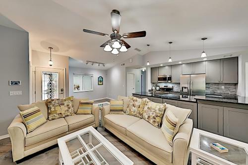 Remodeled Escape - Central To Beaches, Restaurants Home