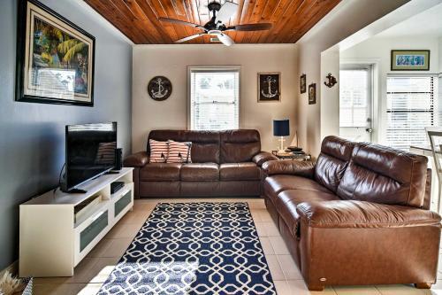 Indian Shores Cottage With Cabana - Steps To Beach!