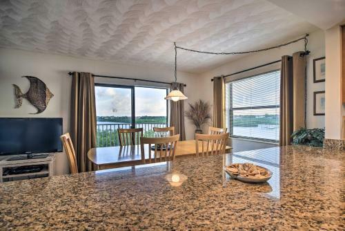 Apartamento Indian Shores Condo With Pool, Dock And Beach Access!