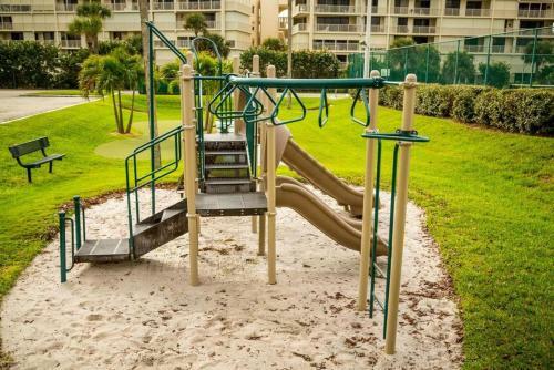 Cocoa Beach Ocean Landing Resort? Ocean Front Apartment