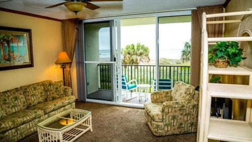 Cocoa Beach Ocean Landing Resort? Ocean Front Apartment