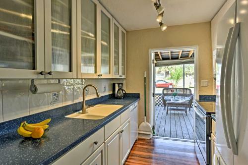 Cozy Cocoa Beach Bungalow - Walk To Beach And Pier!